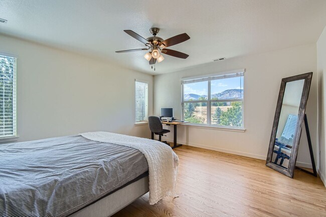 Building Photo - Beautiful 4 Bedroom Home with Stunning Vie...