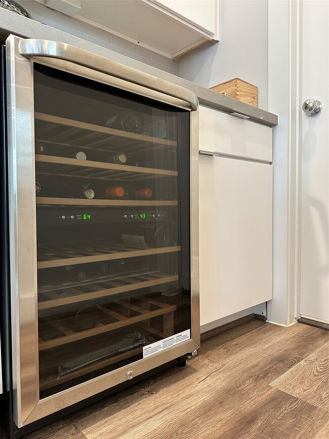 Building Photo - 1274 N Post Oak Rd