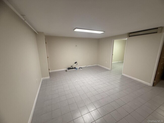 Building Photo - 147 Primrose Dr