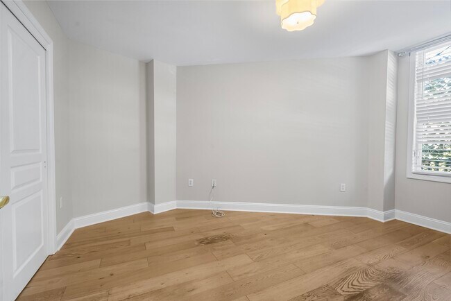Building Photo - 70 Adams St
