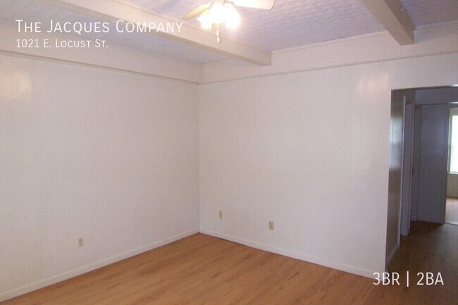 Building Photo - 1021 E Locust St