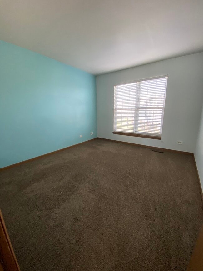 Building Photo - 2203 Rossiter Pkwy