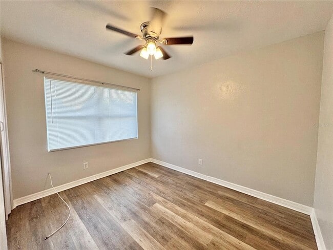 Building Photo - 674 Avenue L SE