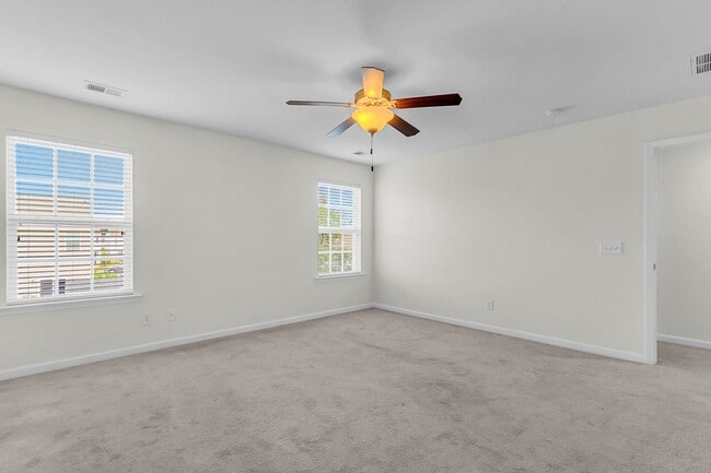 Building Photo - Spacious Summerville Home Near Historic Downtown