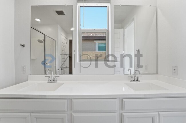 Building Photo - 9219 W Sells Dr