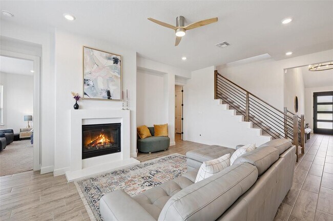 Building Photo - 6908 Empresa Dr