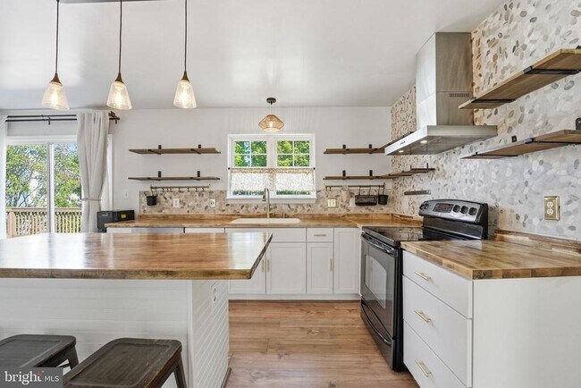 Building Photo - 11 St Marks Ct