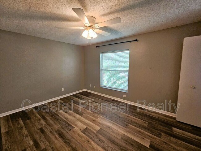 Building Photo - 504 S Westland Ave