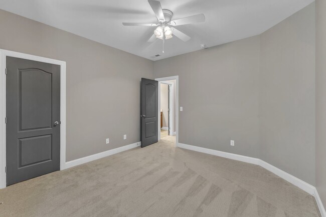 Building Photo - 8313 Henderson Rd
