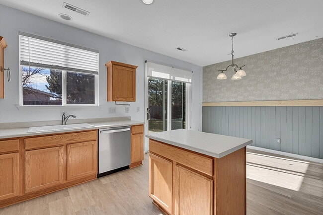 Building Photo - $2,695.95 - 3 bed, 2 bath in Lochbuie with a Large Backyard and In Unit Laundry!