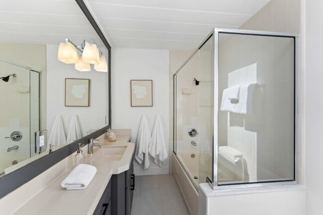 Building Photo - 705 Evergreen St