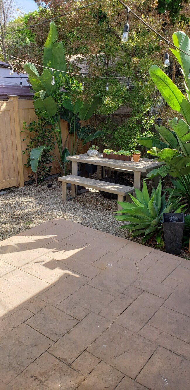 Building Photo - 503 Bay St