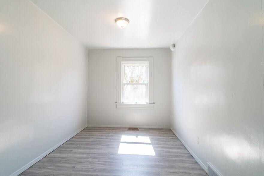 Building Photo - 440 Ewingville Rd