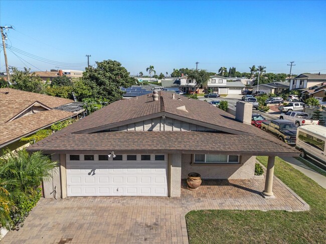 Building Photo - 205 E Javelin St