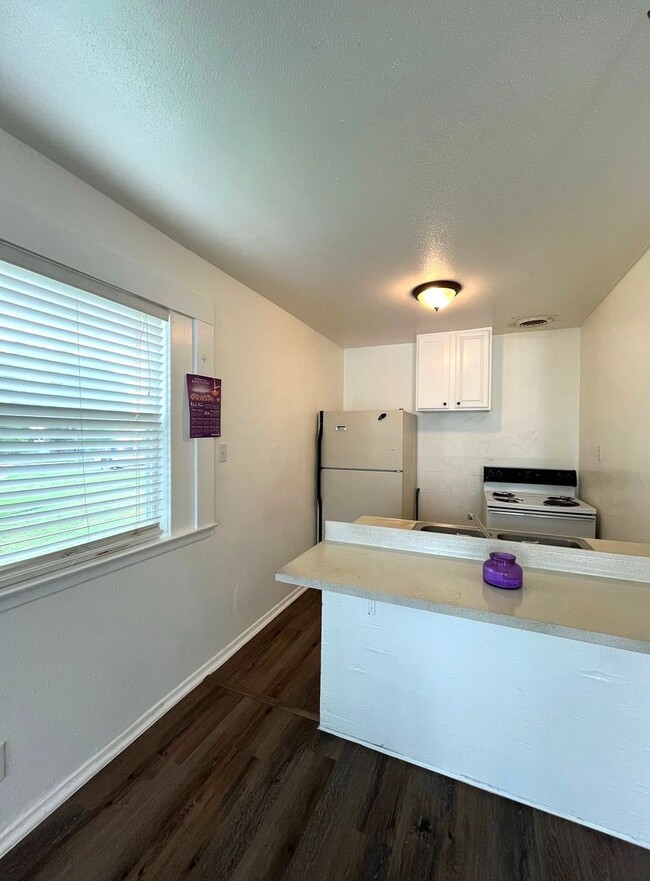 Building Photo - 7115 Glen Terrace