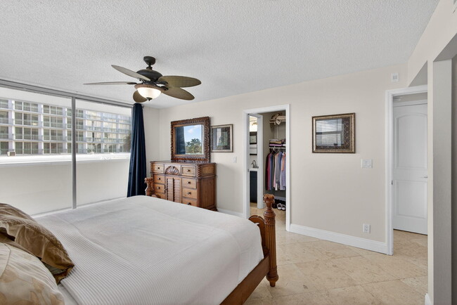 Building Photo - 3640 N Ocean Dr