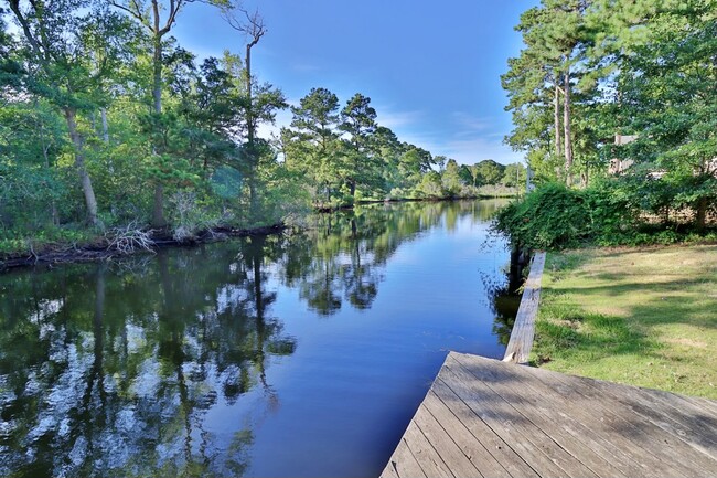 Dock on the Canal - 137 Holly Cresent Dr