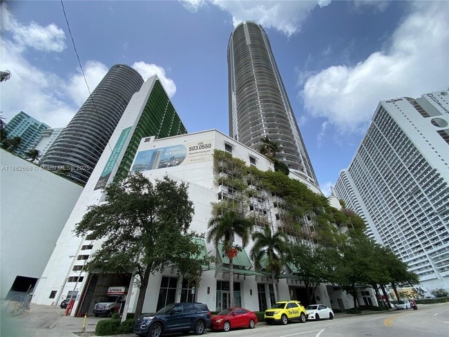 Primary Photo - 1750 N Bayshore Dr