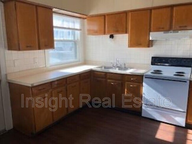 Building Photo - 38 E Maplewood Ave