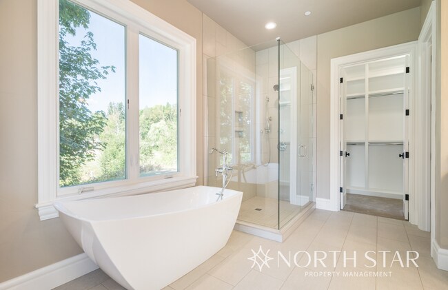 Building Photo - Executive Custom Home with River View on Acreage in West Linn