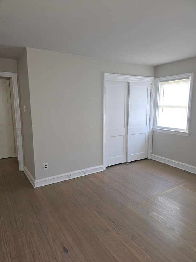 Building Photo - McDaniel Heights Single Family Home