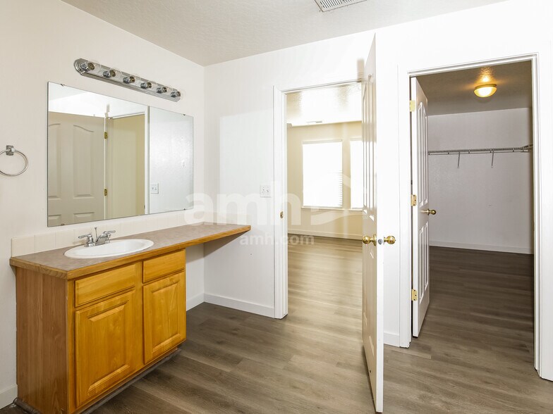 Building Photo - 12930 Hayes St