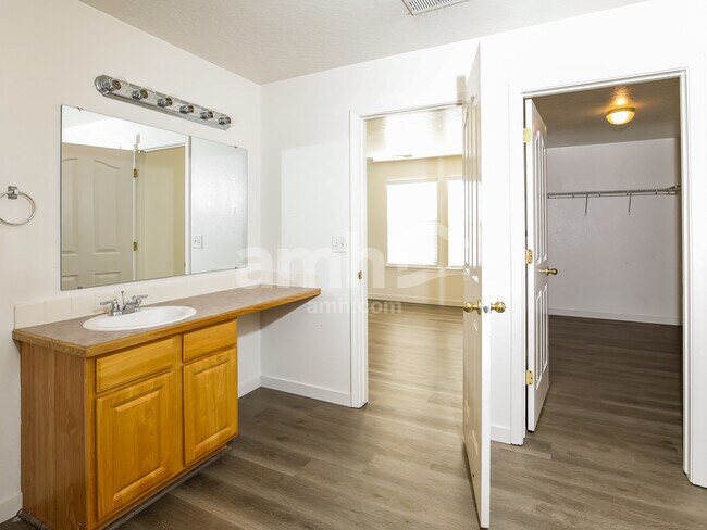 Building Photo - 12930 Hayes St