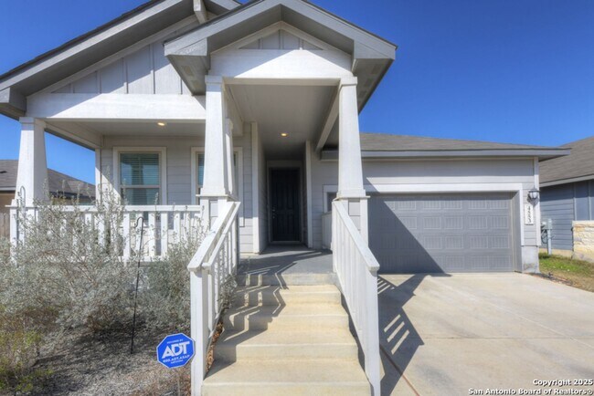Building Photo - 4 Bedroom/3 Bath Remington Ranch Subdivision