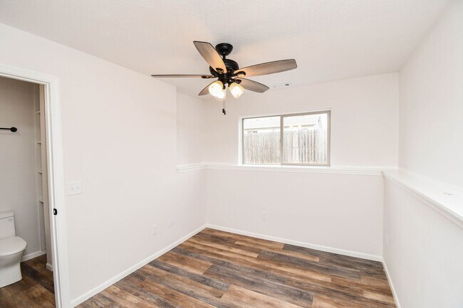 Building Photo - 5 Bedroom 3 Bathroom Single Family Home North Sioux Falls!