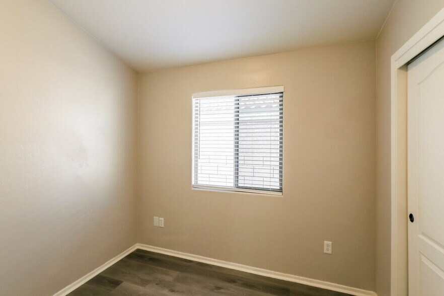 Building Photo - 6898 W Quailwood Way