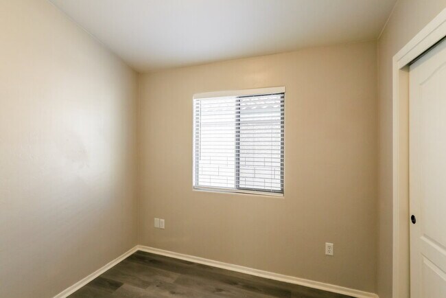 Building Photo - 6898 W Quailwood Way