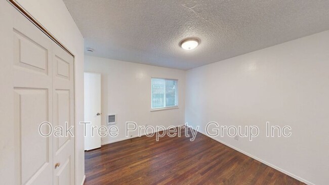 Building Photo - 1648 Russell St