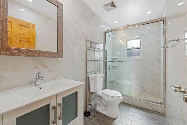 Building Photo - 227 Franklin Ave