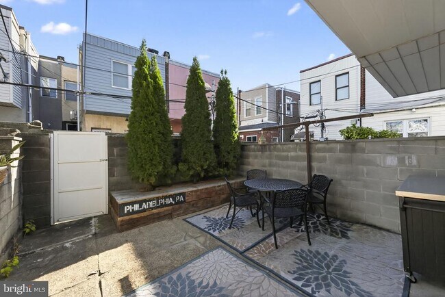 Building Photo - 2541 S Mole St