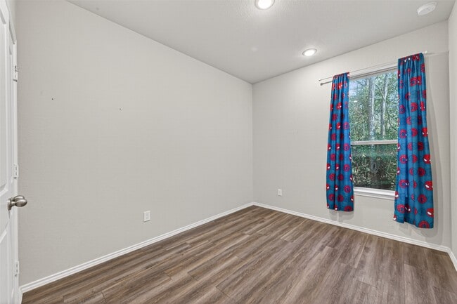 Building Photo - 12004 Canal St