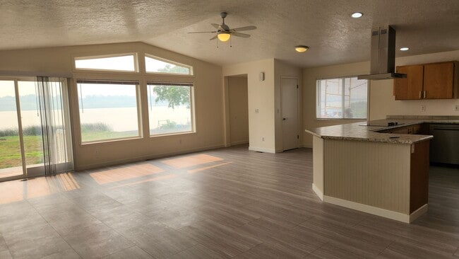 Primary Photo - Lake house with Shop on 1/2 acre