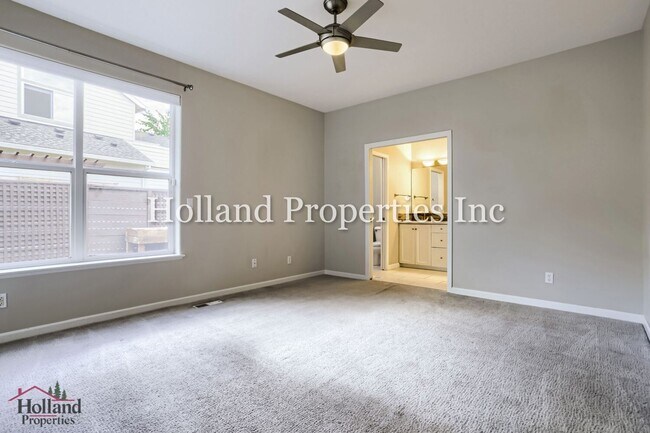 Building Photo - 4914 NW Huserik Dr