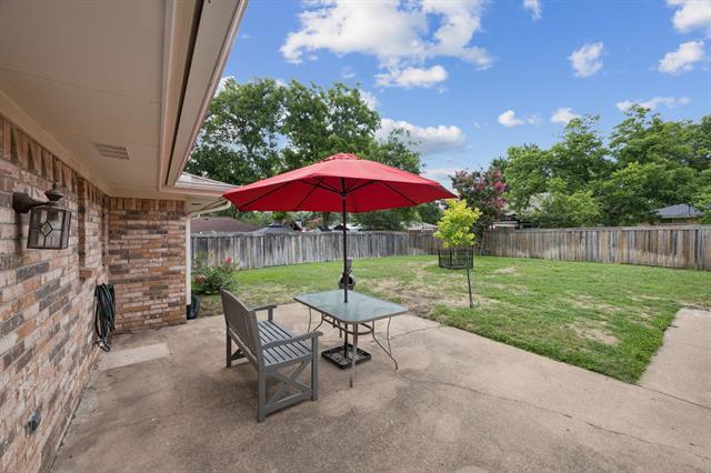 Building Photo - 1800 Midcrest Dr