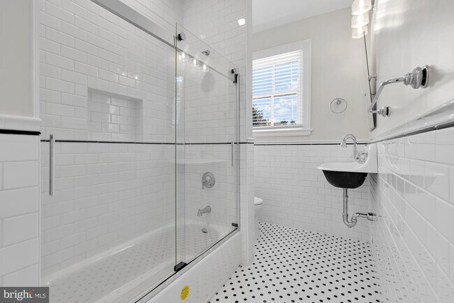 Building Photo - 4201 Bradley Ln