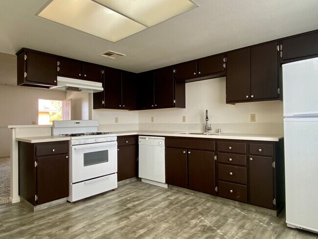 Building Photo - 736NO