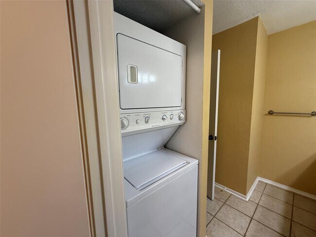 Building Photo - 5711 Sugar Hill Dr