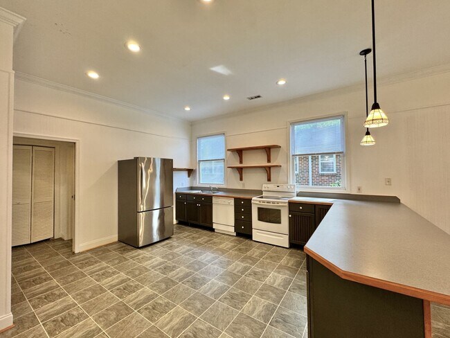 Building Photo - Recently Updated 4-Bedroom Ranch Home w/a 2 Bedroom Guest Cottage! Ready 04-23-26! Pet Friendly Home