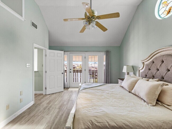 Building Photo - 334 Paradise Dr