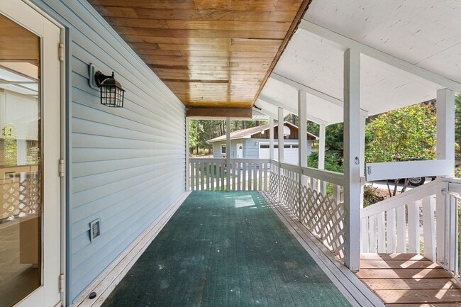 Building Photo - Beautiful 5-Bedroom close to Greenbluff. Mead/Mt Spokane District