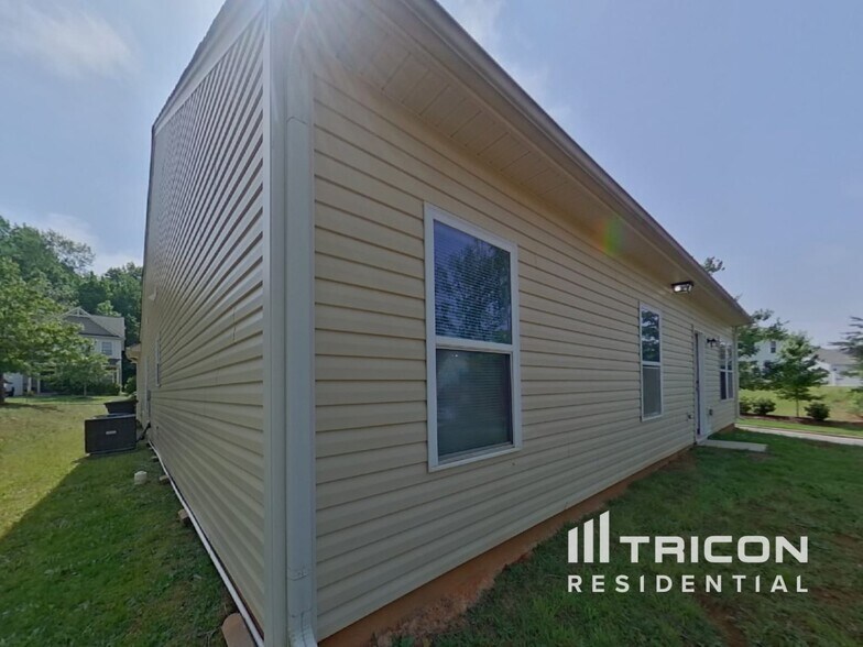 Building Photo - 2648 Andes Dr