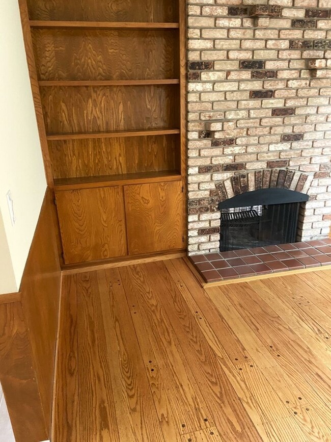 Building Photo - Spacious Duplex in Great Mountain View Area!