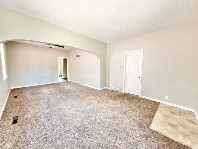 Building Photo - 1728 E Abriendo Ave