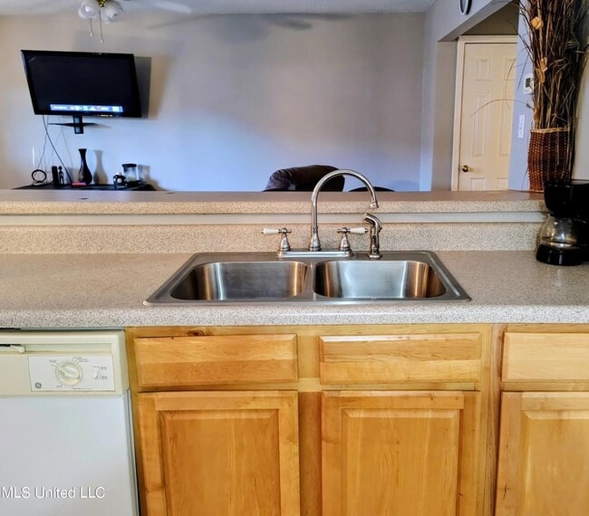 Building Photo - 5080 Gautier Vancleave Rd