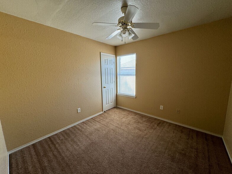 Building Photo - 3203 Toledo Dr