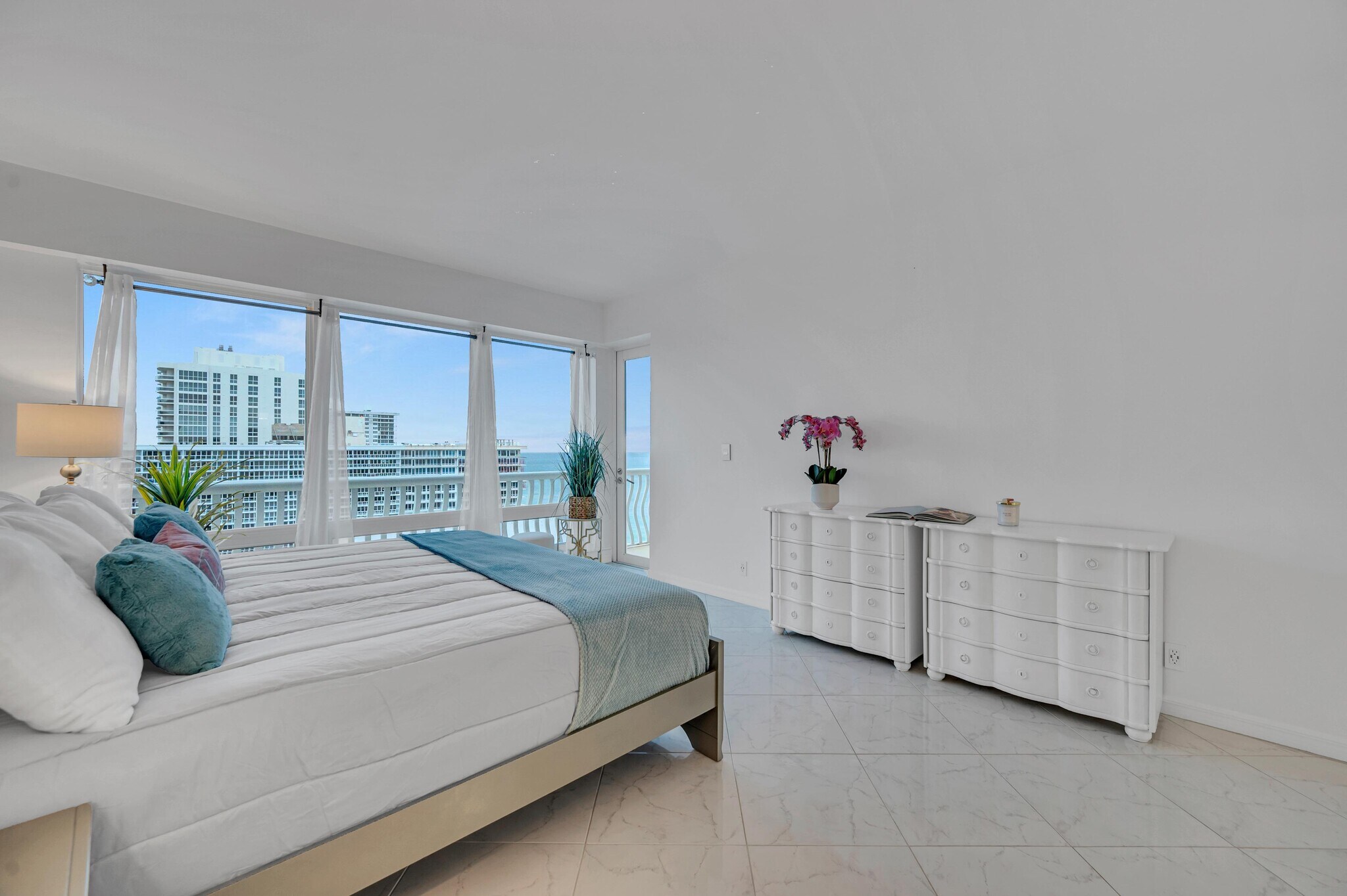 Building Photo - 4020 Galt Ocean Dr